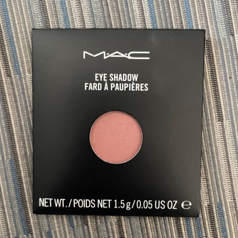 BNWT MAC Cosmetics Eye Shadow - Girlie